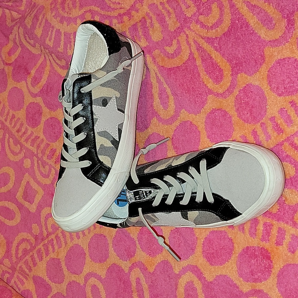 Vintage Havana  Sz7.5 Camo sneakers" FINAL"